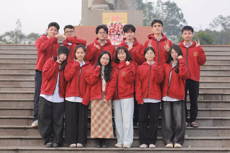 doi-tuyen-quoc-gia-tieng-anh.jpg