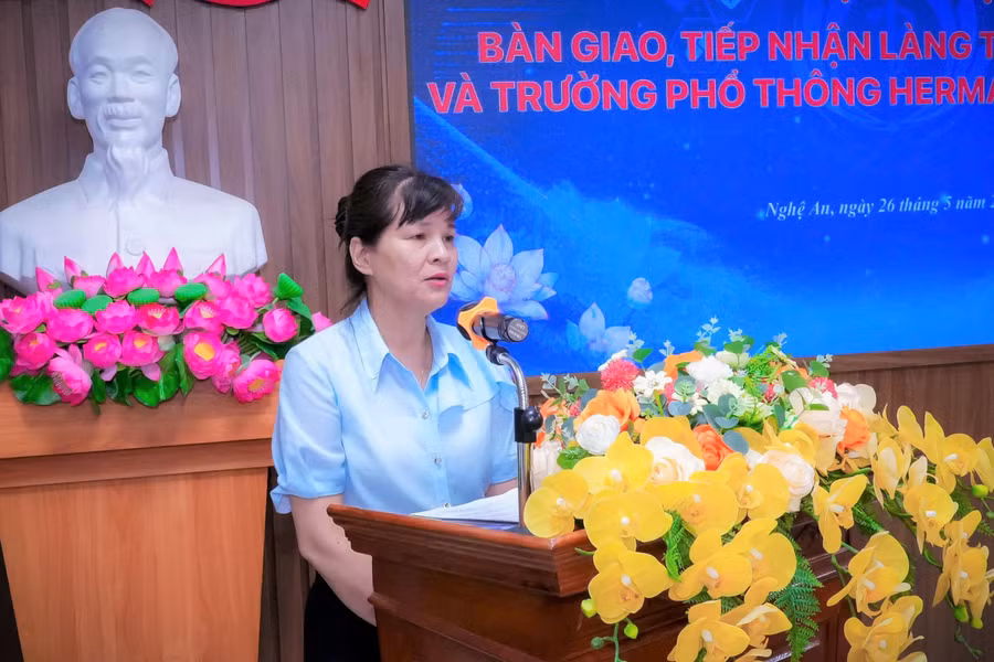ban-giao-lang-tre-em-sos-2.jpg