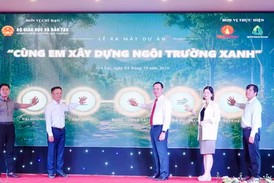 Lễ ra mắt dự án “Cùng em xây dựng ngôi trường xanh”.