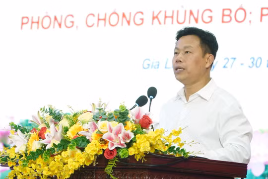 Thứ trưởng Lê Quân phát biểu tại buổi Khai mạc tập huấn công tác quốc phòng, quân sự; phòng, chống khủng bố và phòng thủ dân sự năm 2026.