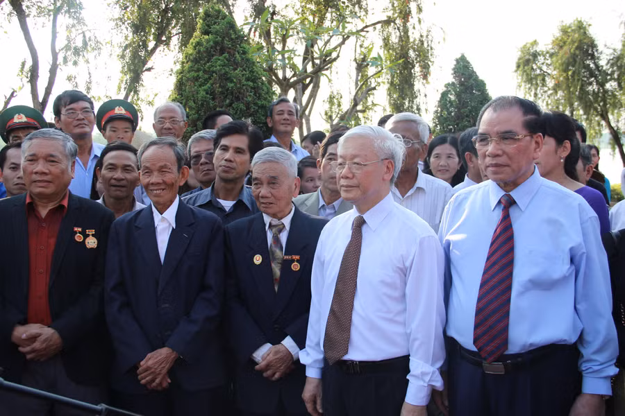 Tinh-cam-voi-Tong-Bi-thu-2.JPG