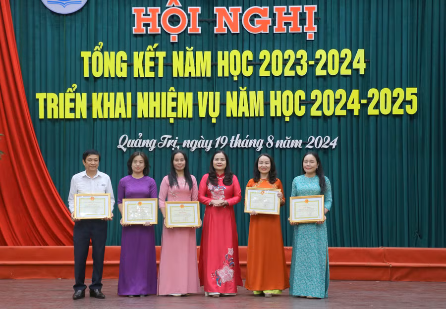 Hoi-nghi-tong-ket-13.JPG