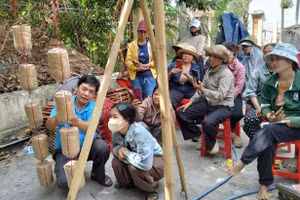 Học viên tại Trung tâm GDNN-GDTX Tây Sơn học nghề trồng và nhân giống nấm.