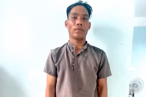 Đinh Tóc tại cơ quan công an sau khi sát hại vợ cũ.