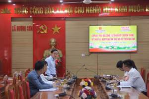 Toàn cảnh buổi làm việc.