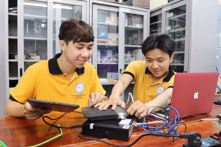 Sinh viên Trường Đại học Lạc Hồng. Ảnh: LHU