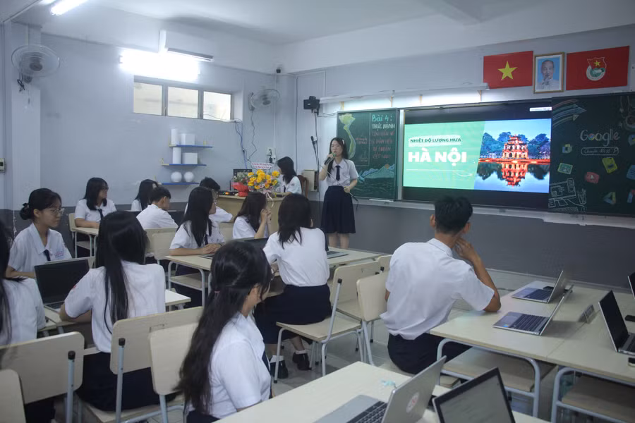 Tiết học Google của học sinh Trường THPT Phú Nhuận (TPHCM).