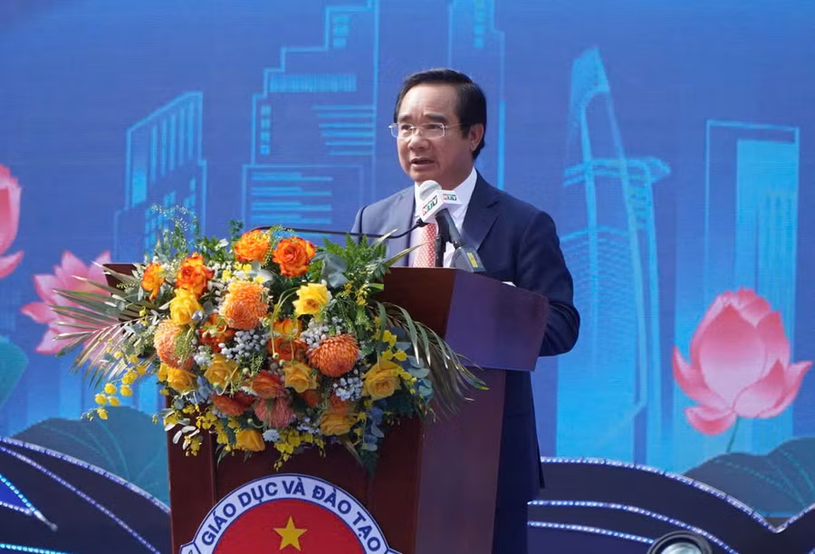 tphcm-ky-niem-50-nam-giao-duc-8.jpg
