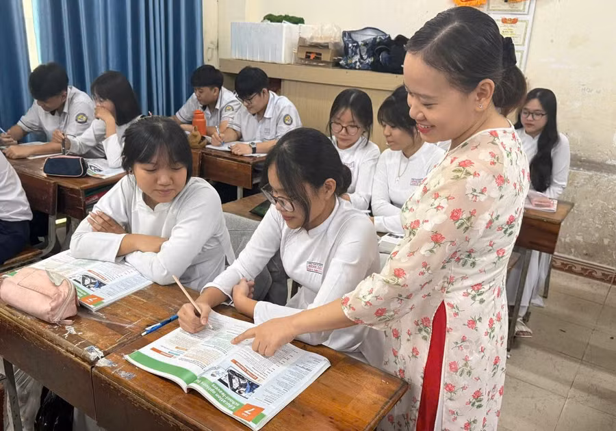 Tiết dạy tiếng Anh của cô Trần Thị Kim Ngân. Ảnh: NVCC.