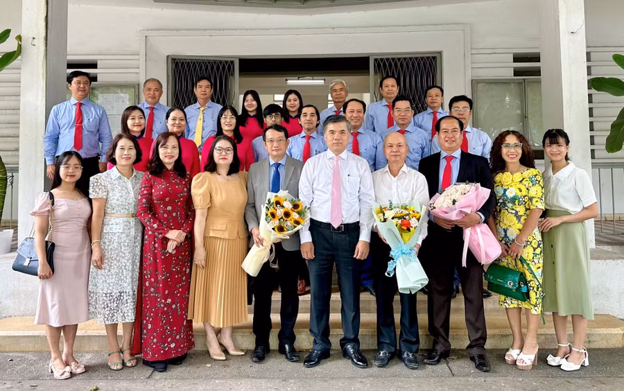 trao-quyet-dinh-bo-nhiem-4.jpg