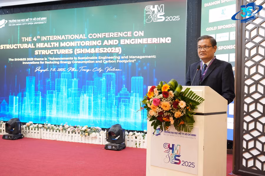 Ông Nguyễn Minh Hà-Hiệu trưởng Trường Đại học Mở TPHCM phát biểu tại hội thảo.