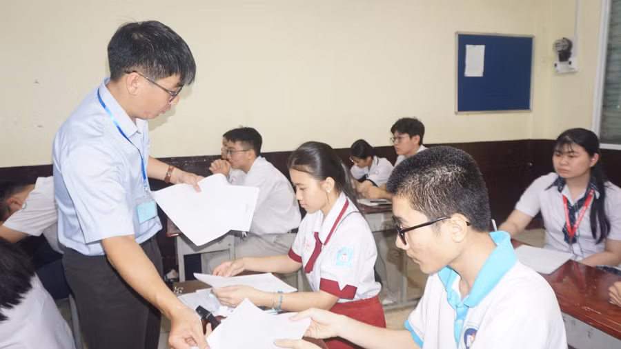 Thí sinh TPHCM tham gia kỳ thi học sinh giỏi cấp thành phố.