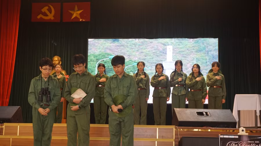 hoc-sinh-long-tieng-phim-3.jpg