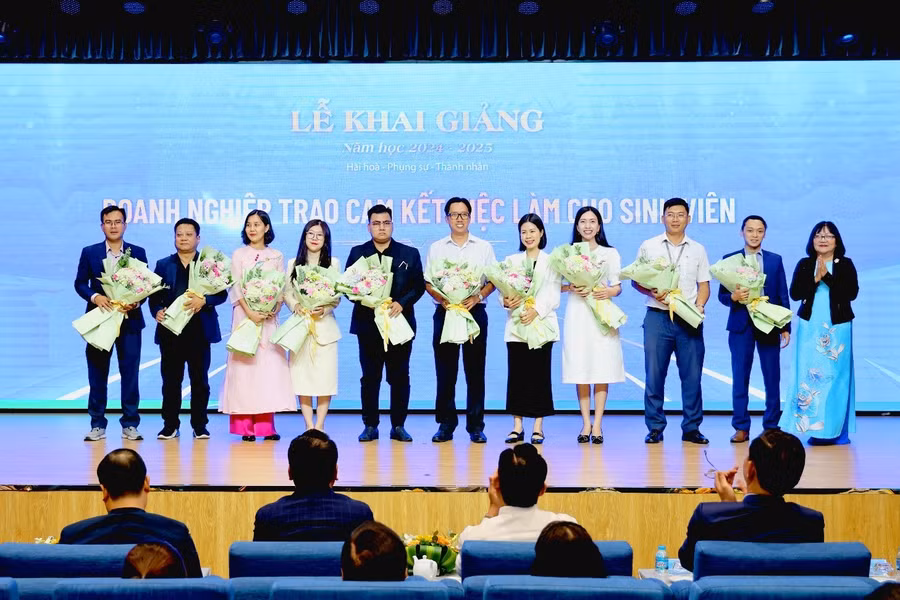 dai-hoc-van-hien-1.jpg