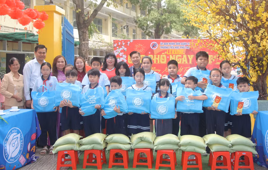 hoi-xuan-truong-tieu-hoc-phu-tho-3.jpg