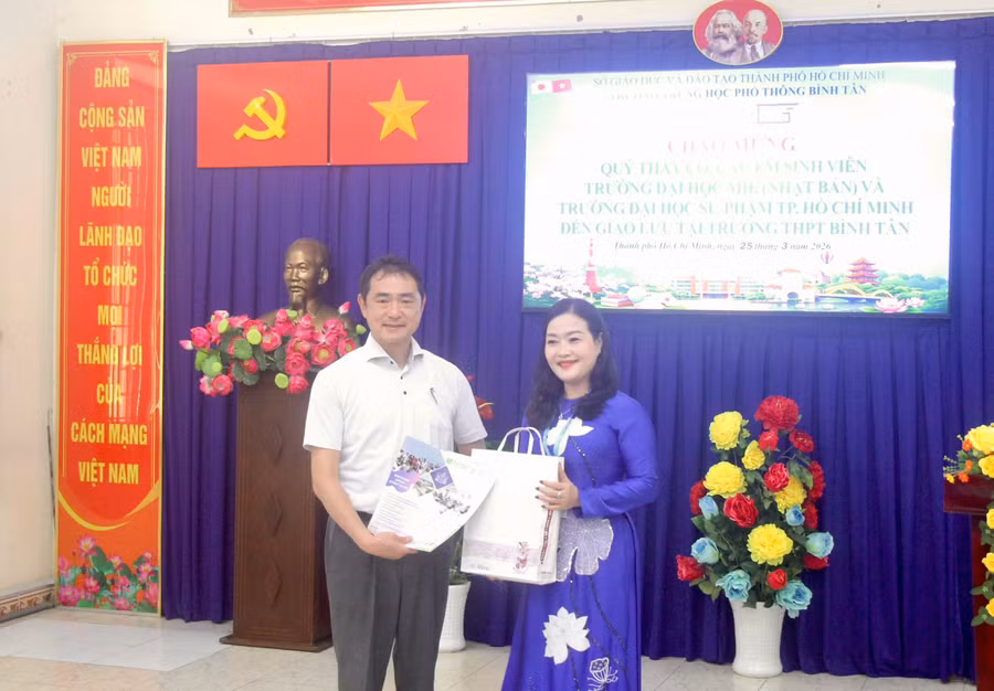 giao-luu-voi-sinh-vien-nhat-ban-2.jpg