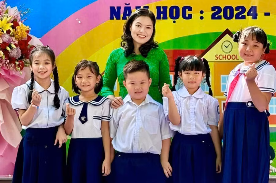 guong-co-giao-het-long-vi-hoc-sinh-hoa-nhap-1.jpg
