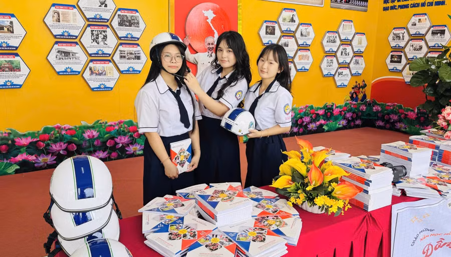 tuu-truong-nam-hoc-moi-4.jpg