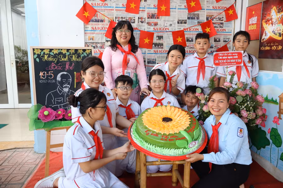 sinh-nhat-bac-ho-1.jpg