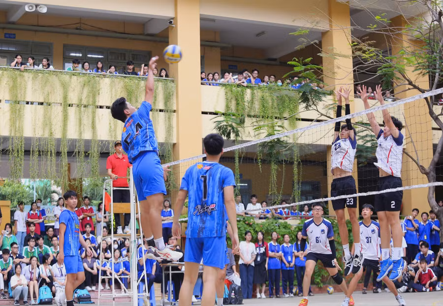 mung-sinh-nhat-bac-ho.jpg