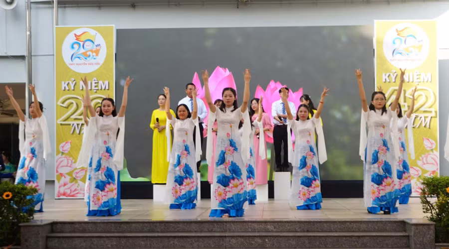 nguyen-hu-tien-ky-niem-20-nam-ngay-thanh-lap-2.jpg