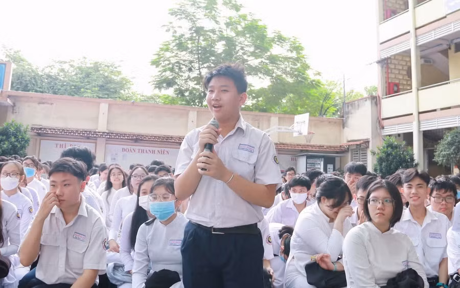 Hoạt động trải nghiệm hướng nghiệp của học sinh Trường THPT Nguyễn Thái Bình. Ảnh: NTCC.