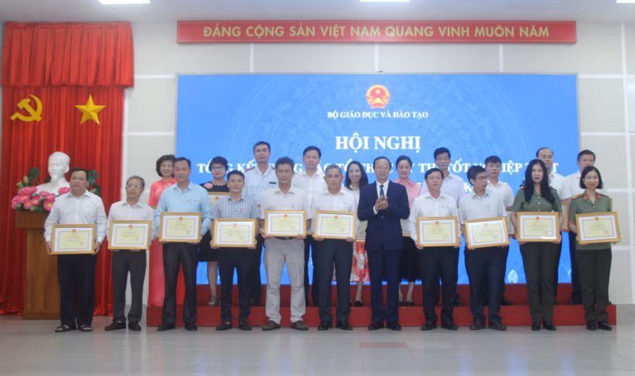 hoi-nghi-tong-ket-cong-tac-ky-thi-tot-nghiep-thpt-5.jpg