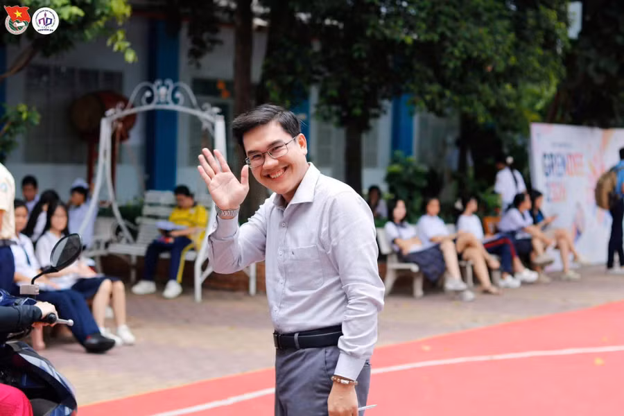giao-vien-nhan-xet-ngu-van.jpg