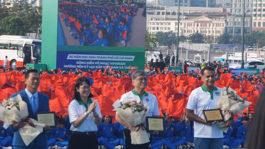 vi-vo-nam-xac-lap-ky-luc-3.jpg