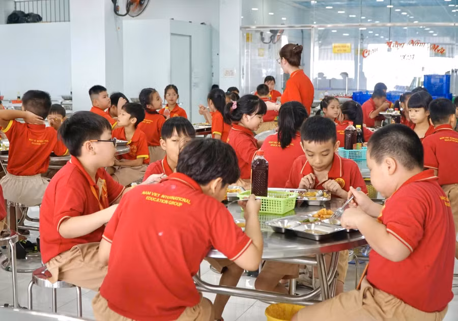 ren-ky-nang-cho-hoc-sinh-lop-1-trong-to-chuc-ban-tru-4.jpg