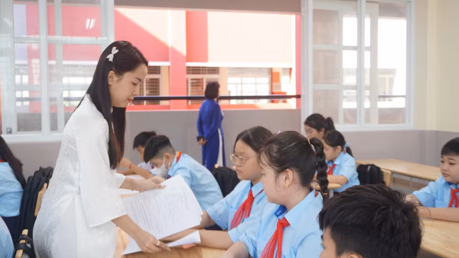 hoc-sinh-TPHCM-tuu-truong-1.JPG