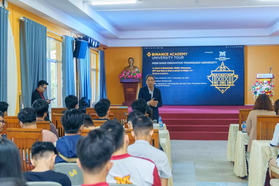 MIT Uni. thường xuyên tổ chức các buổi Talkshow và Workshop liên quan đến AI, Blockchain,…