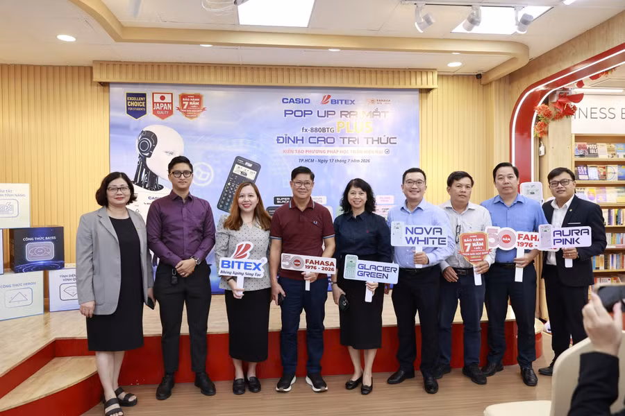 Lãnh đạo BITEX và FAHASA tại buổi khai mạc sự kiện.