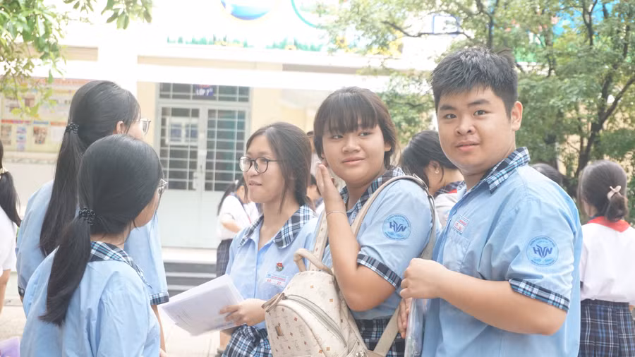 Thí sinh tham gia kỳ thi tuyển sinh lớp 10 tại điểm thi Trường THCS Nguyễn Trãi.