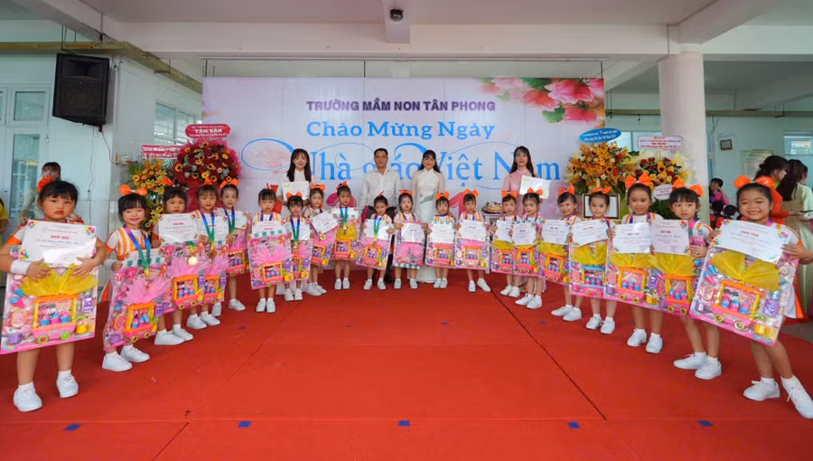 truong-hoc-tphcm-ky-niem-ngay-nha-giao-viet-nam-5-9.jpg