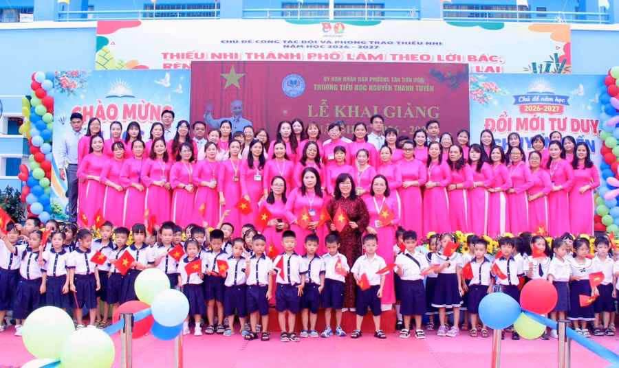 Lễ khai giảng tại Trường Tiểu học Nguyễn Thanh Tuyền.