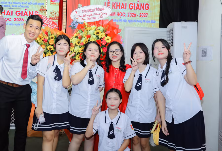 khai-giang-hong-ha-1.jpg