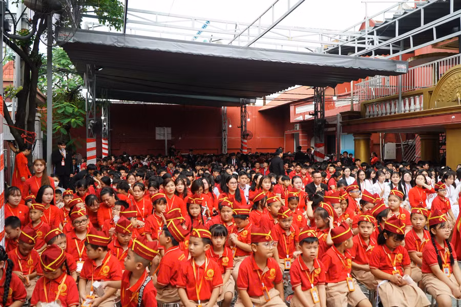 khai-giang-nam-viet-4-4195.jpg