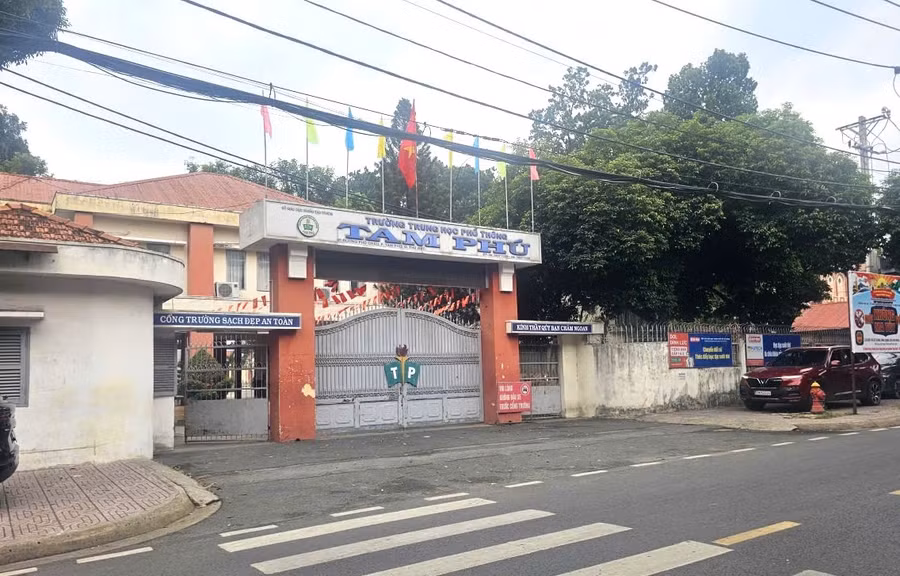 Trường THPT Tam Phú (phường Tam Bình, TPHCM).