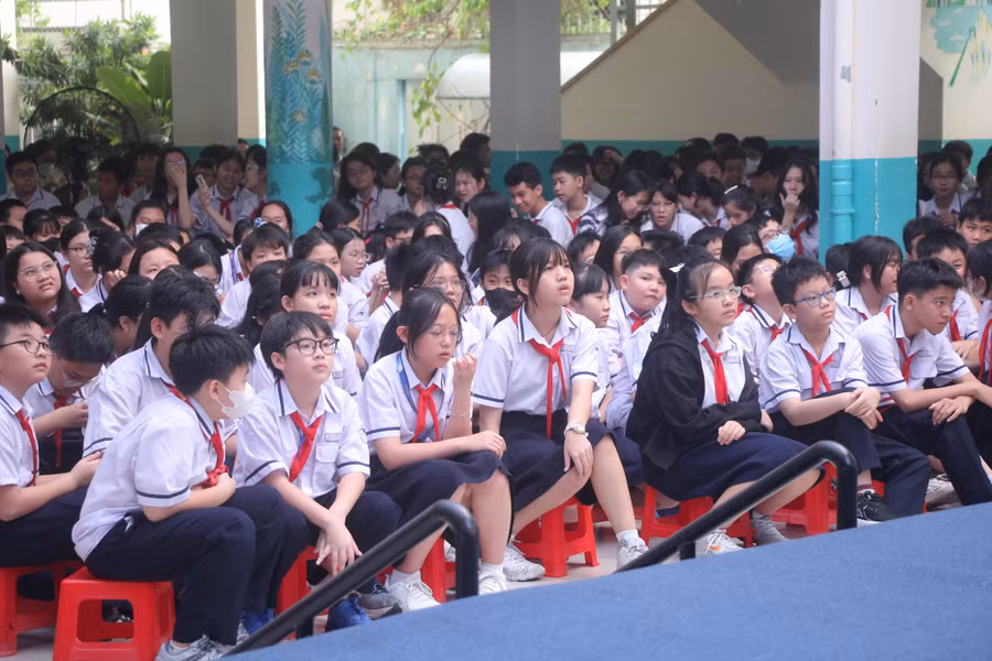 bao-luc-hoc-duong-2.jpg