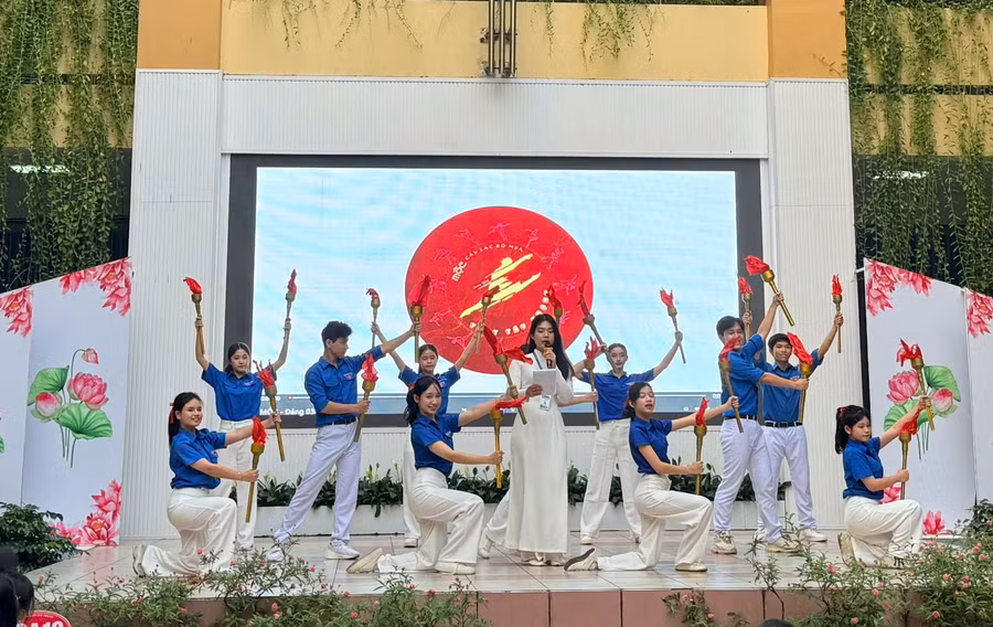 truong-hoc-chao-mung-95-nam-ngay-thanh-lap-dang-cong-san-viet-nam-1.jpg