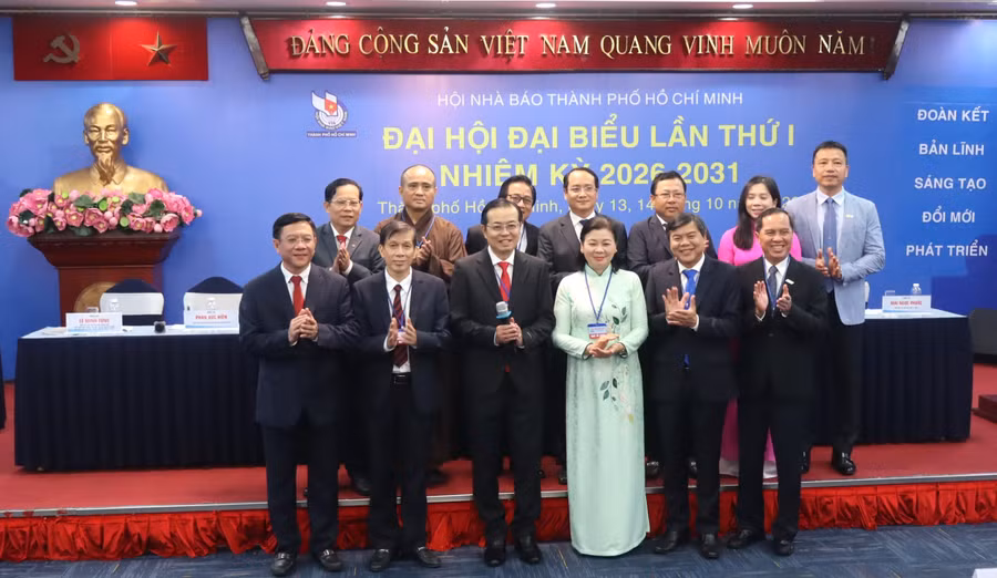 Ban Chấp hành Hội Nhà báo TPHCM nhiệm kỳ 2026-2031 ra mắt đại hội.