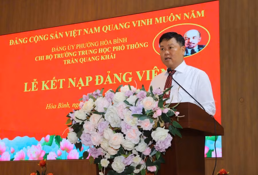 dang-vien-tuoi-18-2.jpg