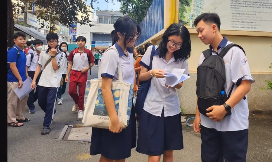 Thí sinh tham dự kỳ thi vào lớp 10 Trường Phổ thông Năng khiếu năm 2024.