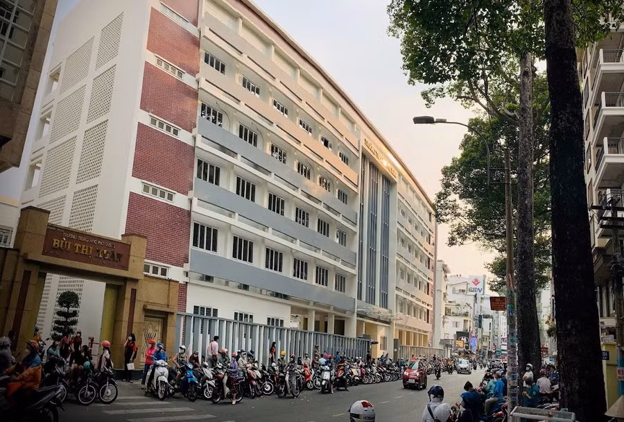 Trường THPT Bùi Thị Xuân. Ảnh minh họa: ITN
