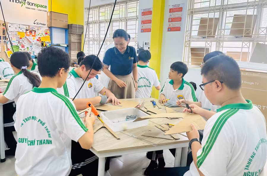 Giờ học STEM của học sinh Trường THPT Nguyễn Chí Thanh (phường Tân Bình). Ảnh: Minh Anh.