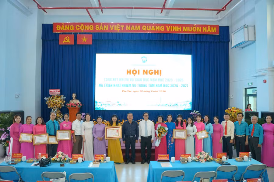 don-nhan-huan-chuong-lao-dong-hang-ba-1-3745.jpg