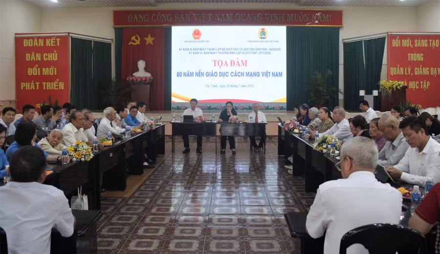 toa-dam-80-nam-ngay-nha-giao-3.jpg