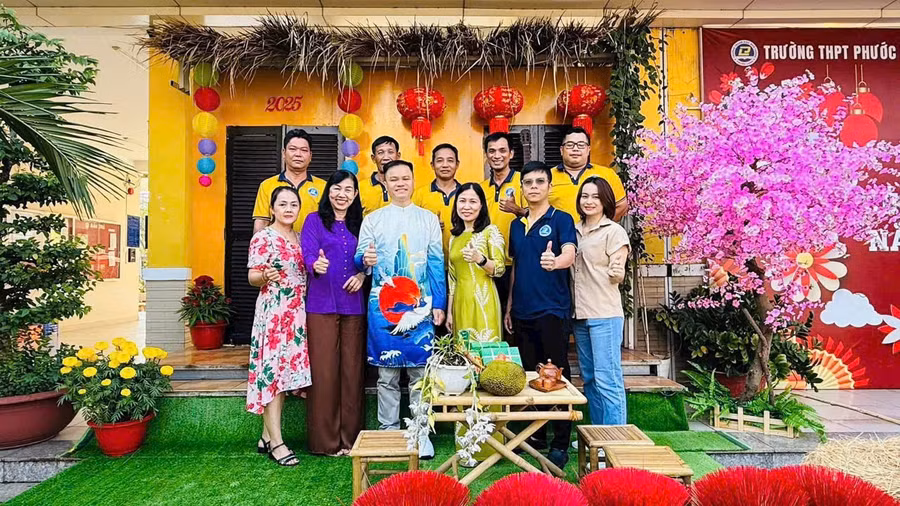 truong-hoc-tphcm-ron-rang-sac-xuan-2.jpg