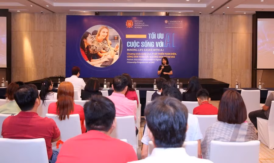 Tiến sĩ Vũ Phi Yên chia sẻ tại hội thảo.